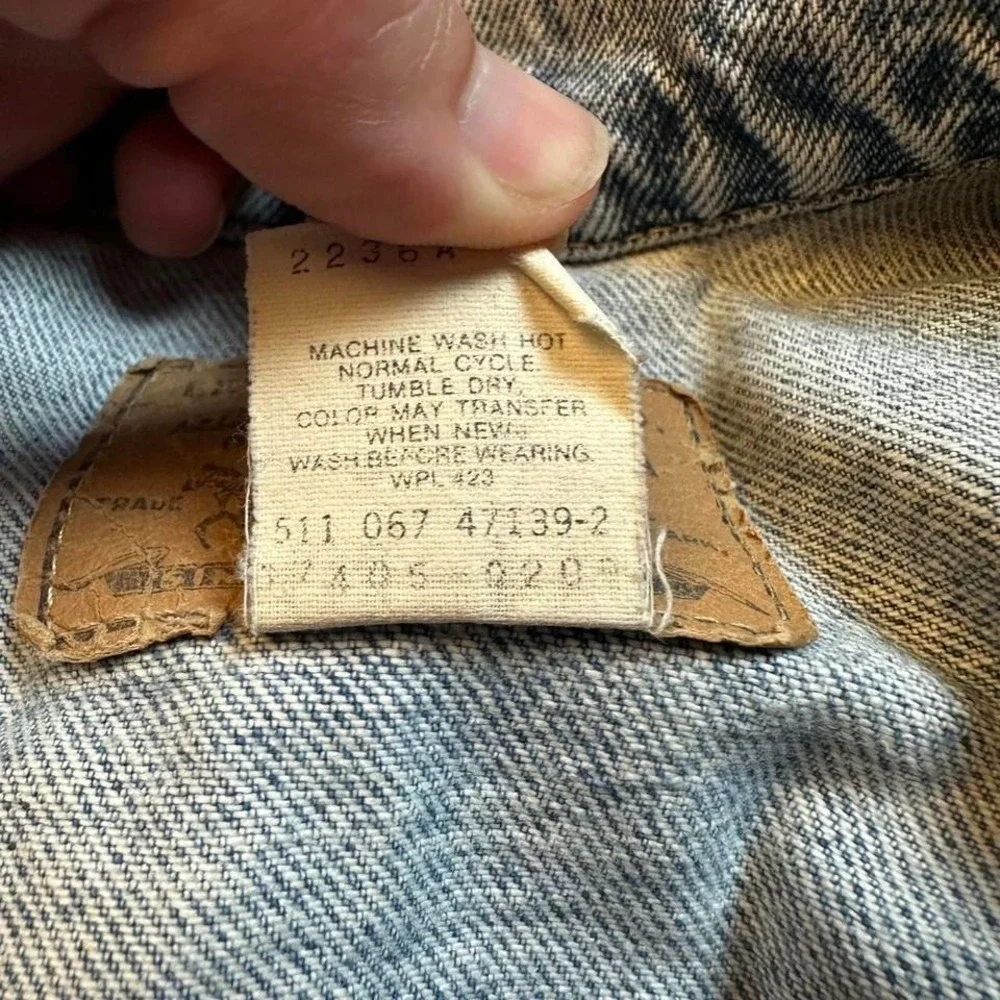 Vintage acid wash Levi's‎ denim jacket youth size large